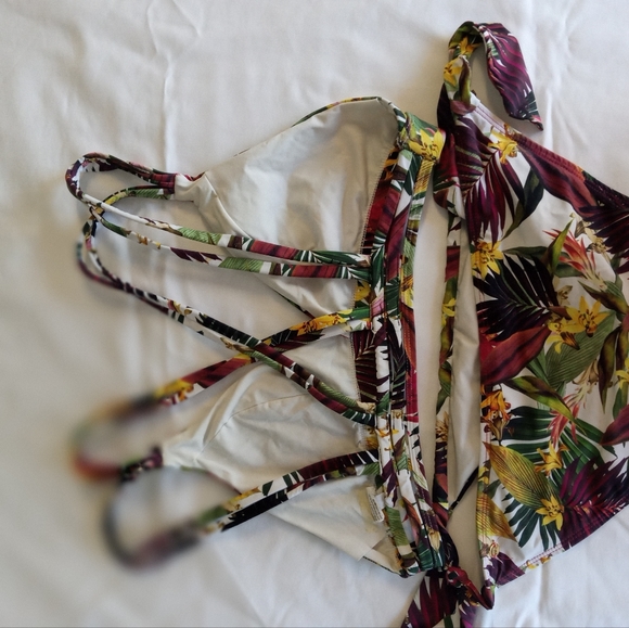 Swim wear - Picture 3 of 9